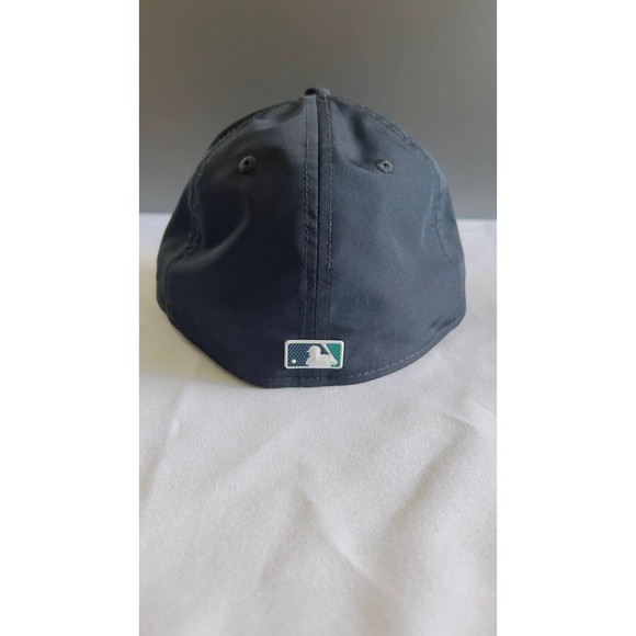 NEW ERA SEATTLE MARINERS 2018 TRAINING CAMP FITTED CAP - Picture 2 of 5